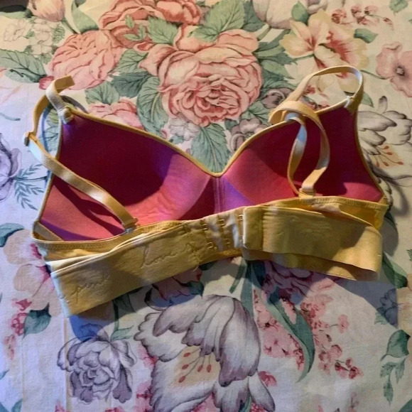 Pink Victoria Secret Women’s Yellow Bra Size 32A - Picture 5 of 10
